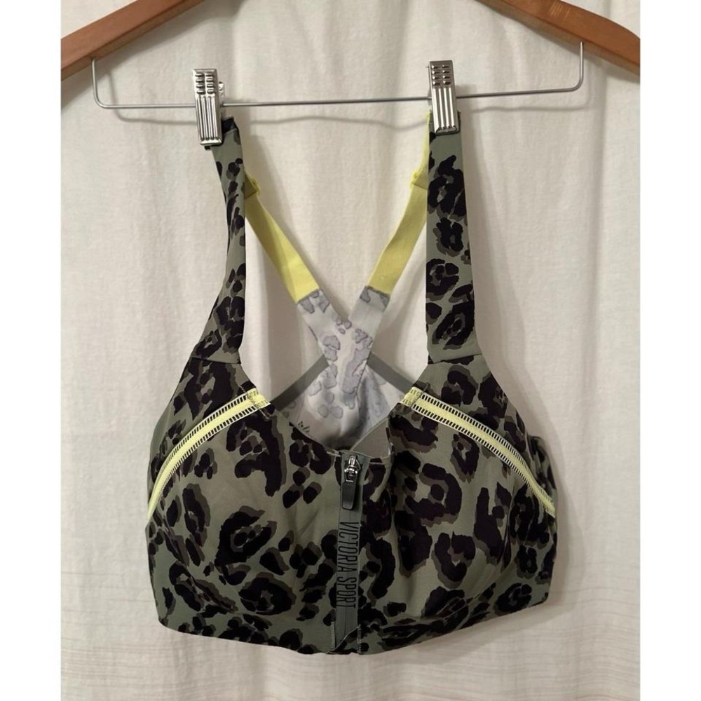 Victoria's Secret Sport Zip Front Racer Back Camo Sports Bra 34D